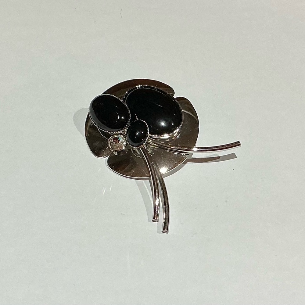 Vintage unsigned Astee Elegant Faux Black Onyx or glass  SilverTone Brooch